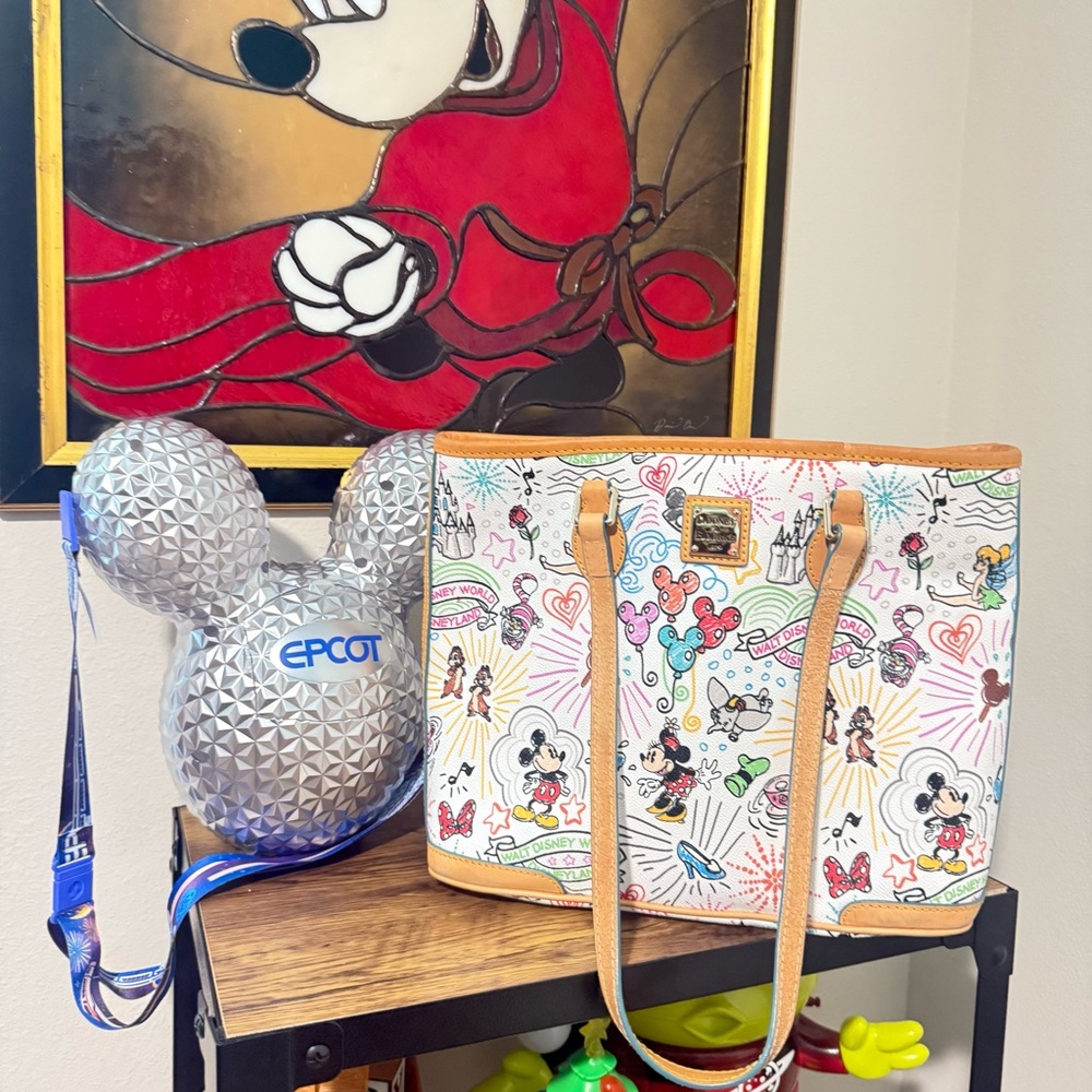 Dooney & Bourke Tan Tote Bag with Elegant Design